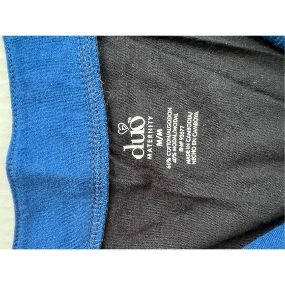 Duo Maternity size medium black split neck top - Picture 7 of 9